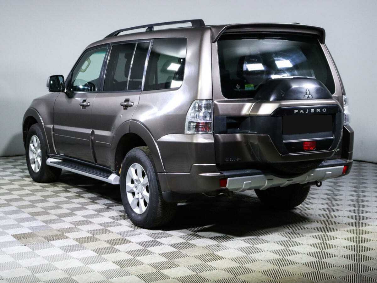Mitsubishi Pajero с пробегом — 2014 год. Фото: #5