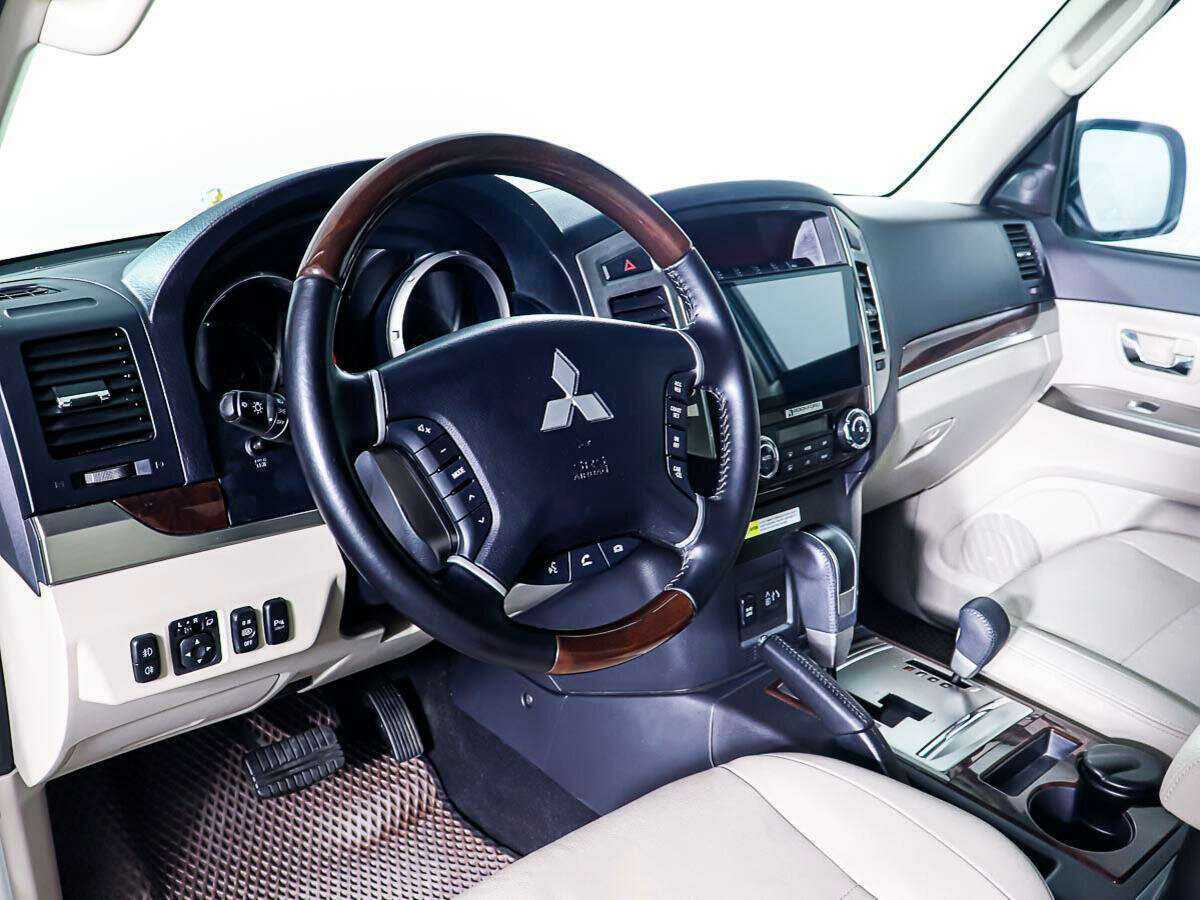 Mitsubishi Pajero с пробегом — 2019 год. Фото: #13