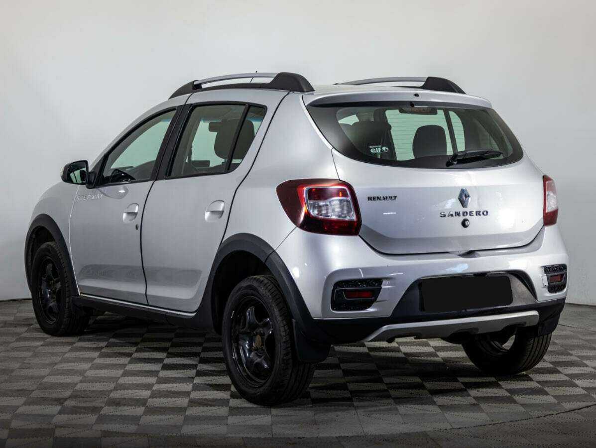 Renault Sandero с пробегом — 2015 год. Фото: #5