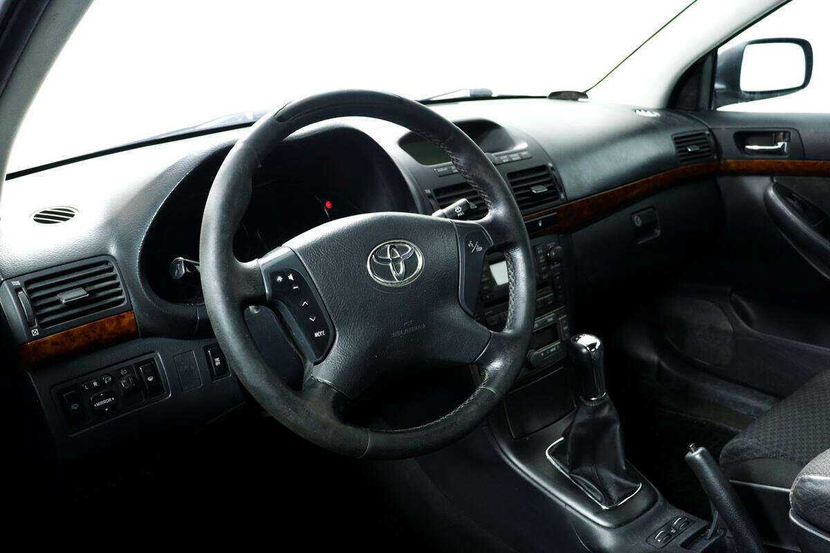 Toyota Avensis с пробегом — 2005 год. Фото: #12
