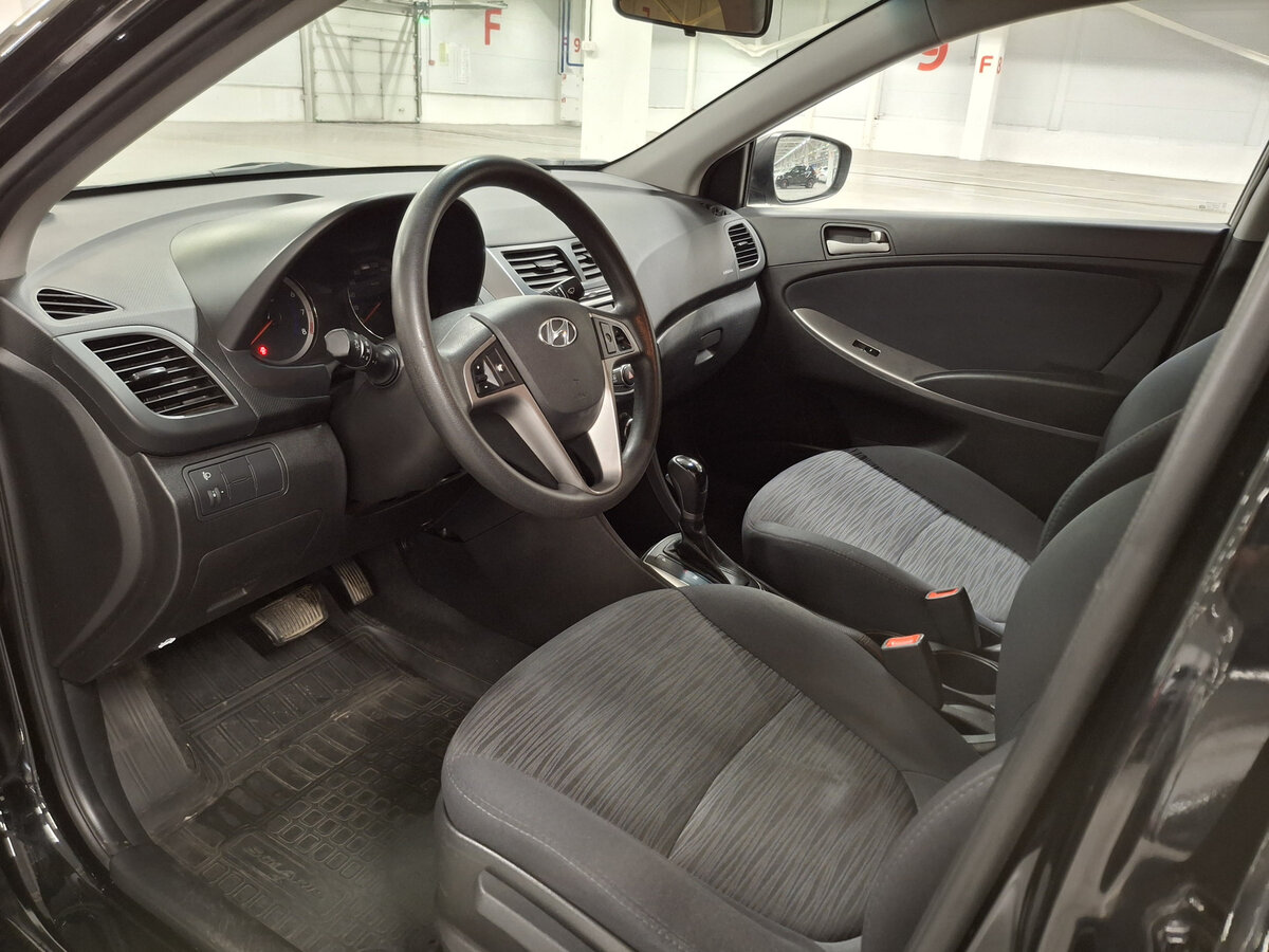 Hyundai Solaris с пробегом — 2015 год. Фото: #15