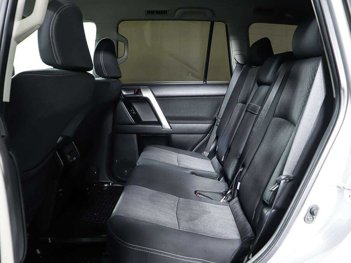 Toyota Land Cruiser Prado с пробегом — 2018 год. Фото: #8