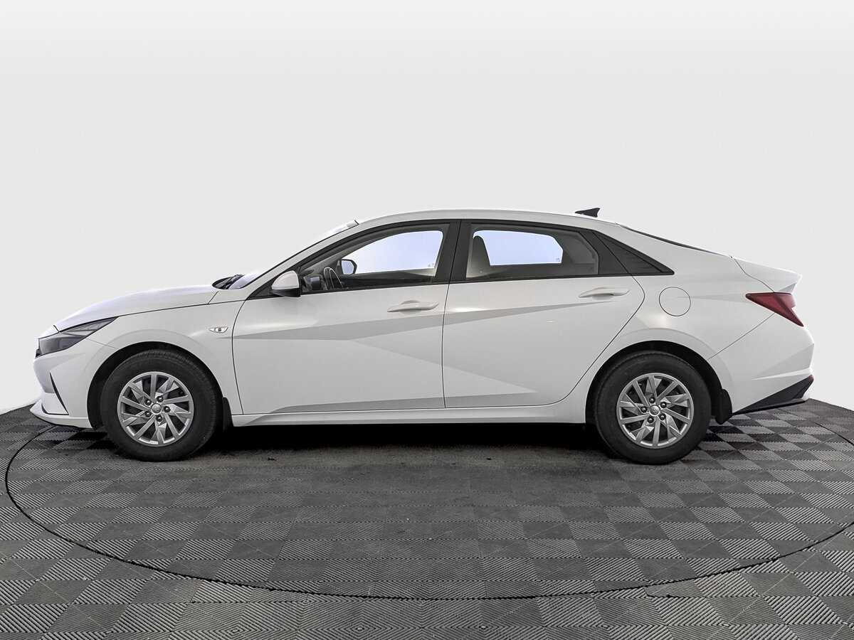 Hyundai Elantra с пробегом — 2021 год. Фото: #7
