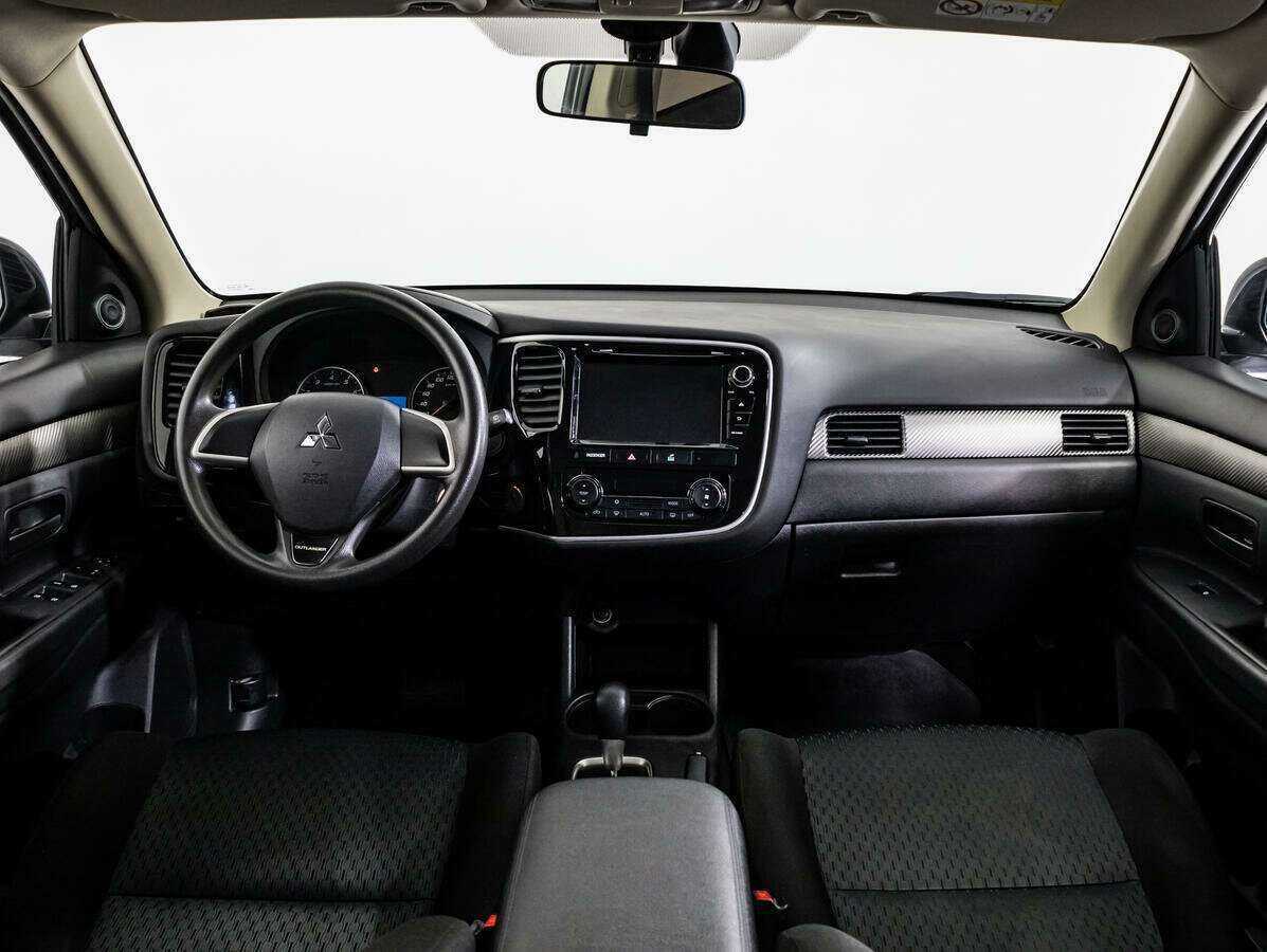 Mitsubishi Outlander с пробегом — 2015 год. Фото: #12