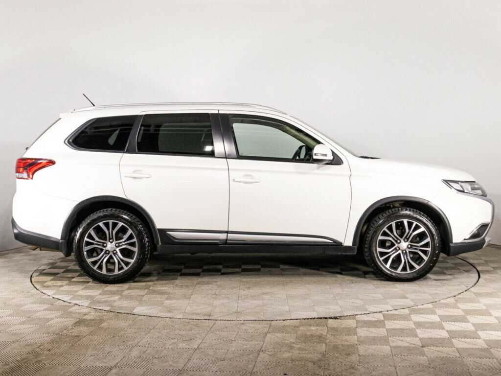 Mitsubishi Outlander с пробегом — 2016 год. Фото: #3