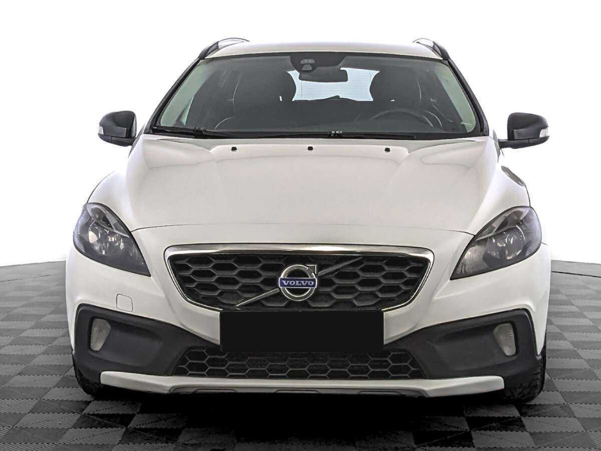Volvo V40 Cross Country с пробегом — 2014 год. Фото: #1