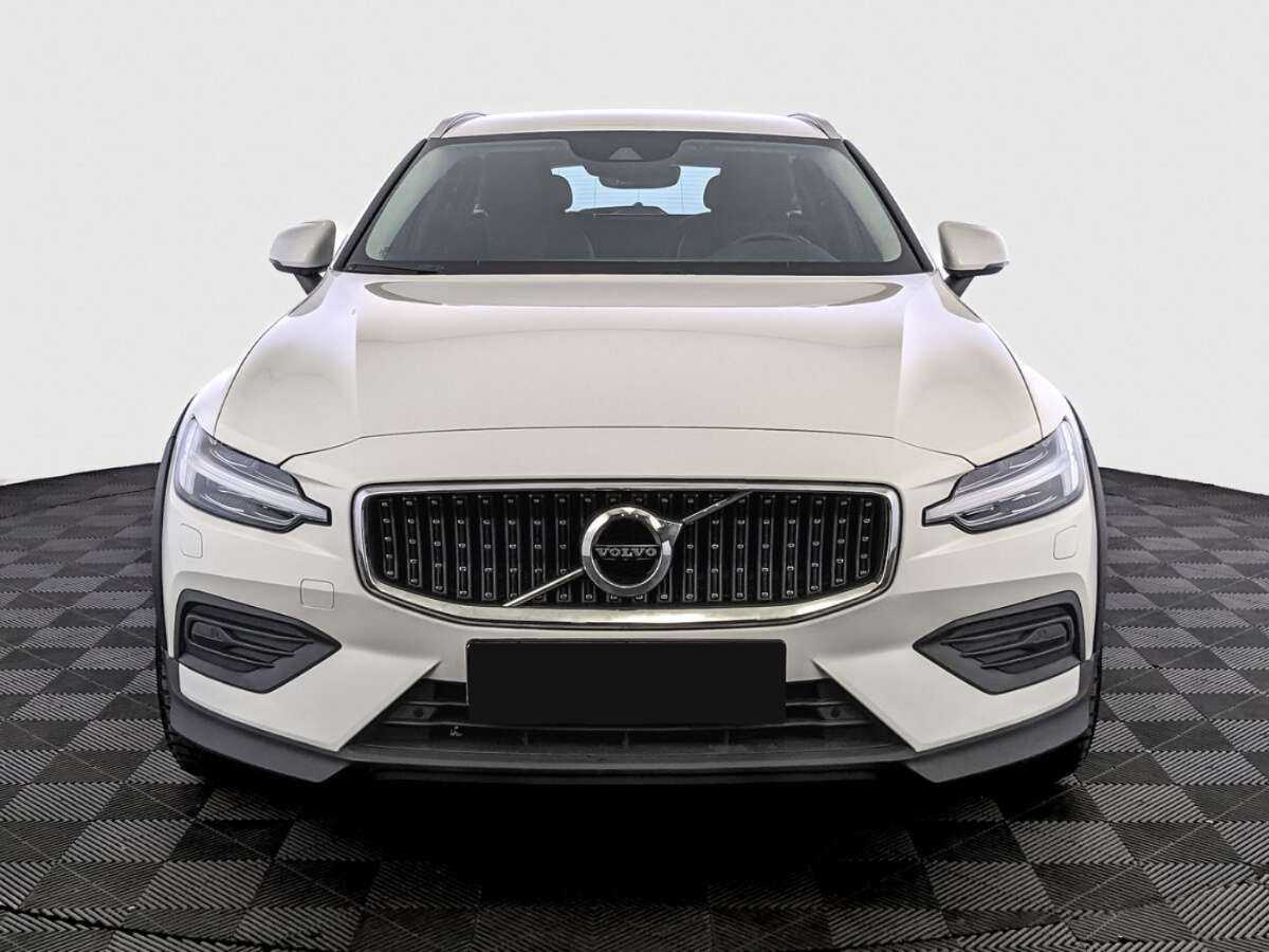 Volvo V60 Cross Country с пробегом — 2021 год. Фото: #1