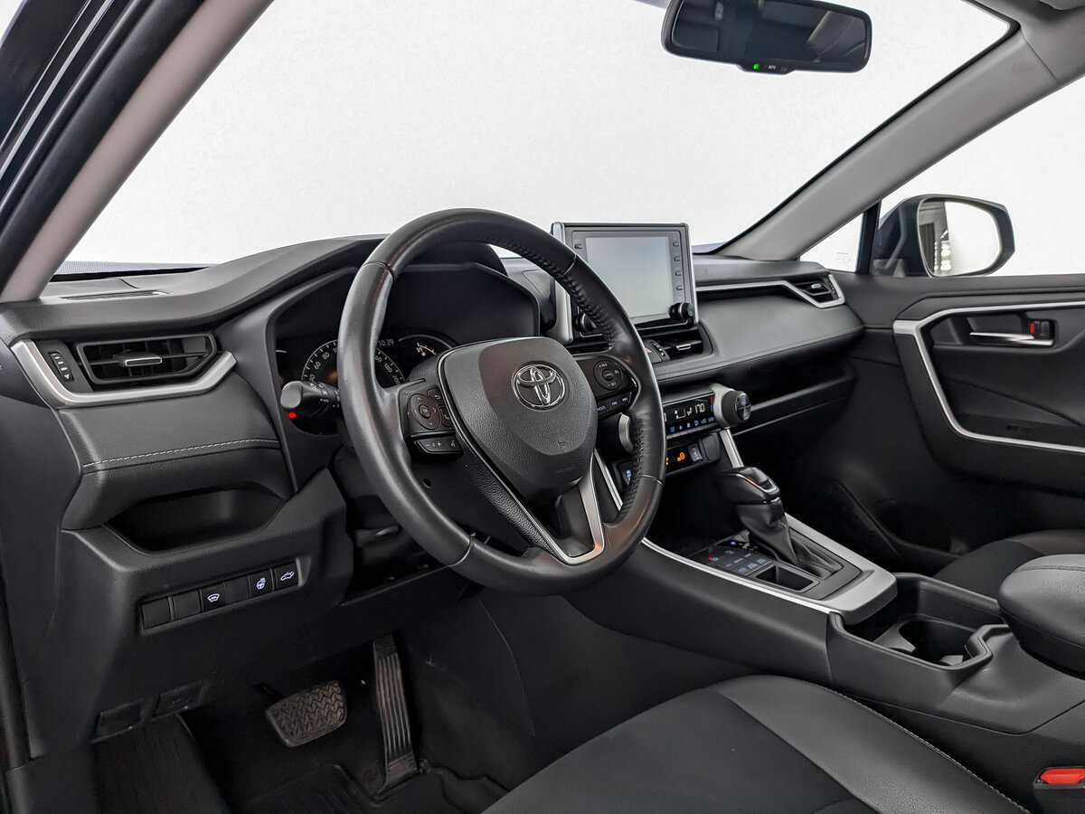 Toyota RAV4 с пробегом — 2021 год. Фото: #13