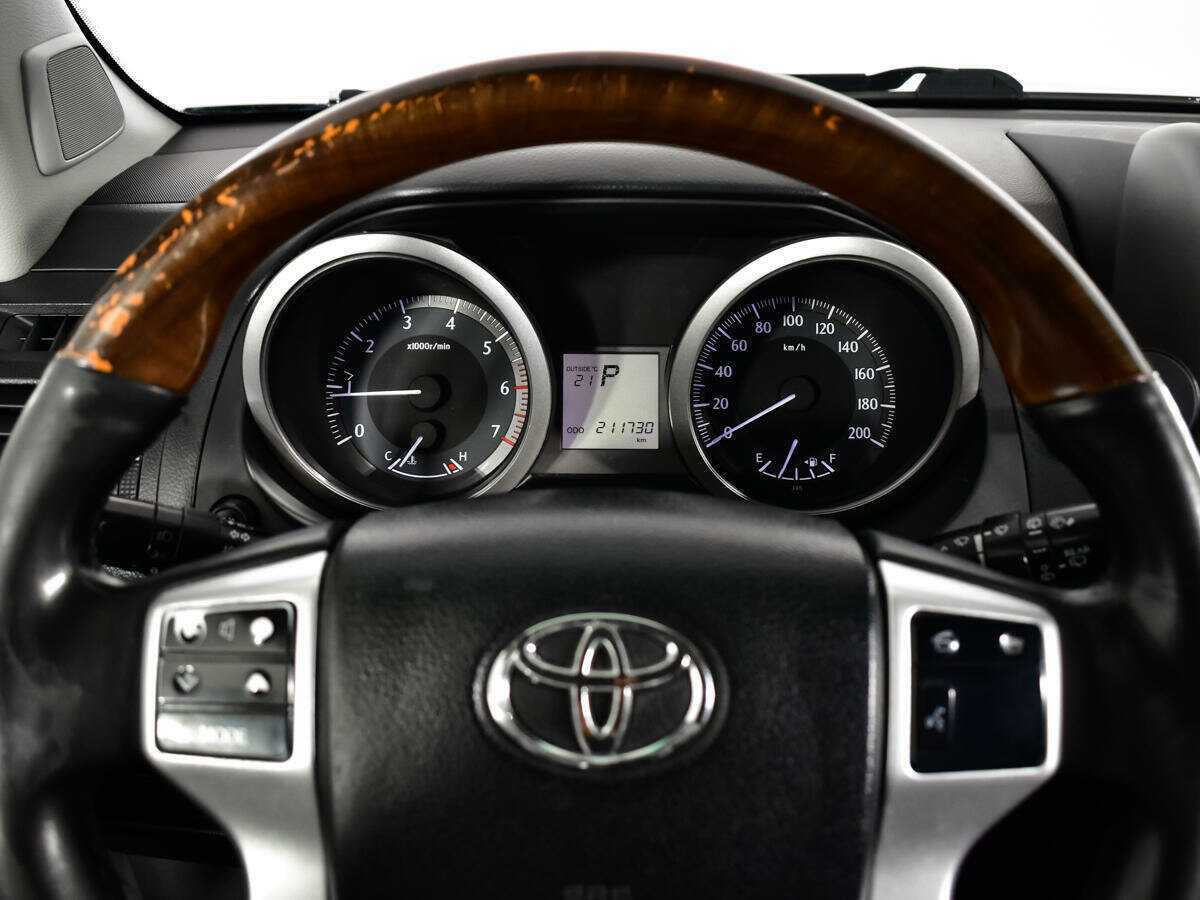 Toyota Land Cruiser Prado с пробегом — 2011 год. Фото: #10