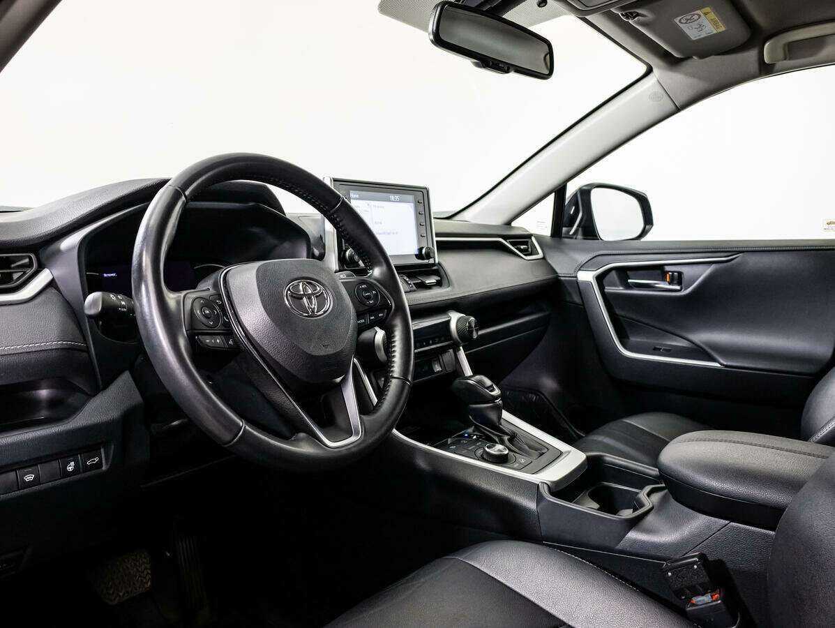 Toyota RAV4 с пробегом — 2022 год. Фото: #8