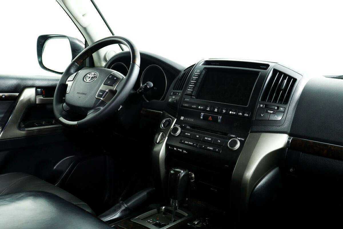 Toyota Land Cruiser с пробегом — 2010 год. Фото: #7