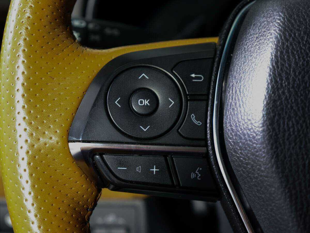 Toyota Avalon с пробегом — 2018 год. Фото: #23