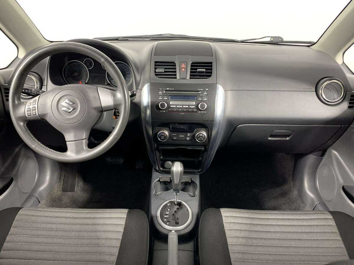 Suzuki SX4 с пробегом — 2010 год. Фото: #11