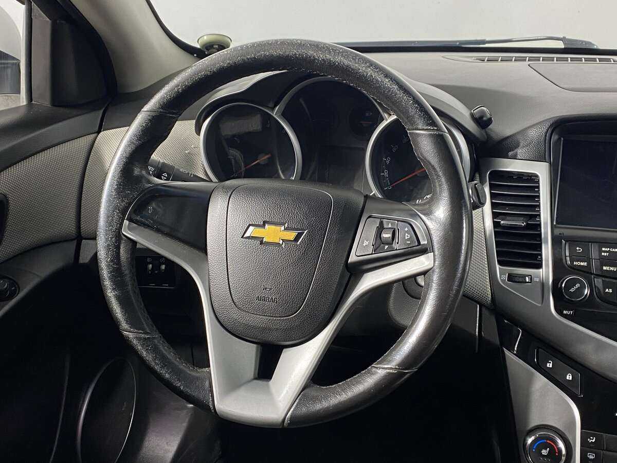 Chevrolet Cruze с пробегом — 2012 год. Фото: #8