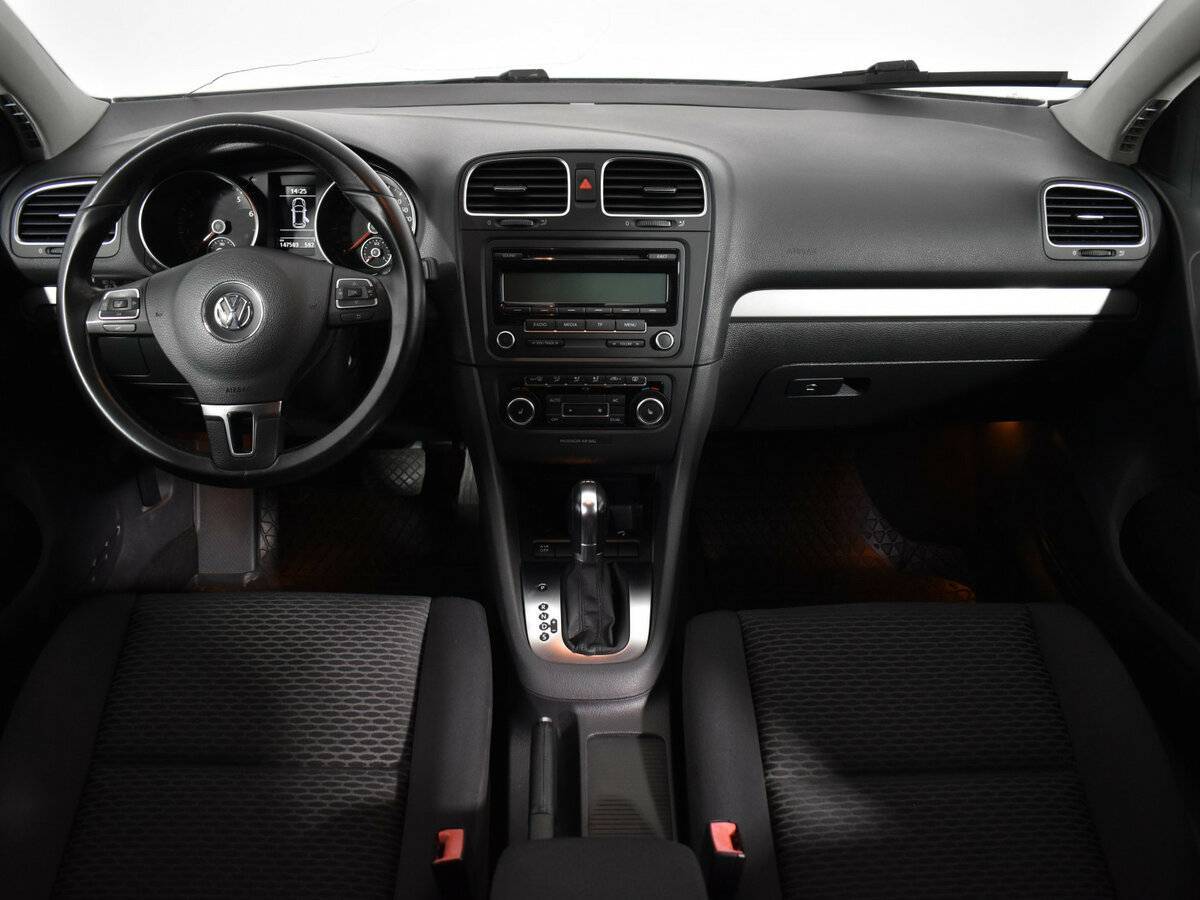Volkswagen Golf с пробегом — 2010 год. Фото: #10