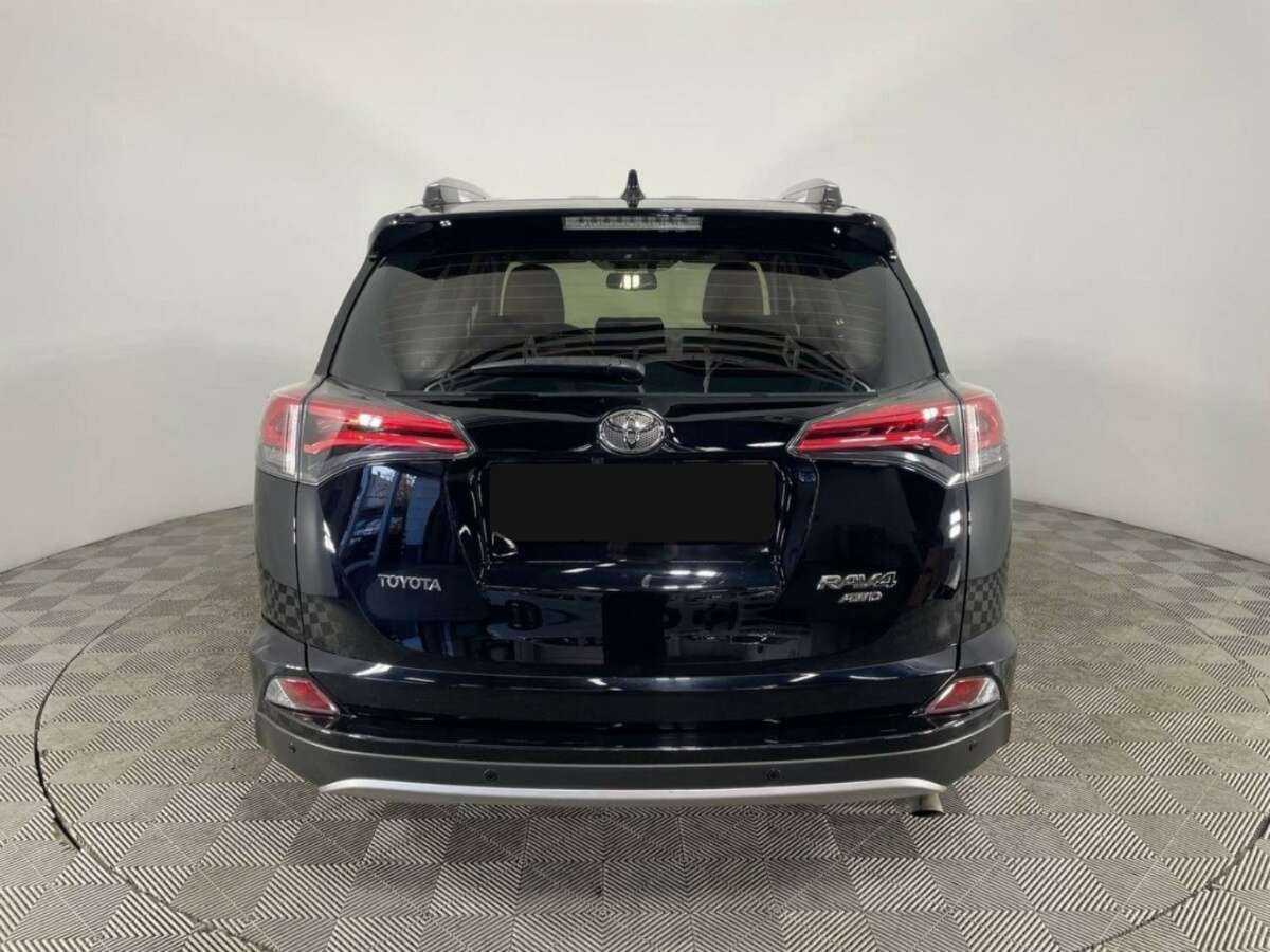 Toyota RAV4 с пробегом — 2018 год. Фото: #2