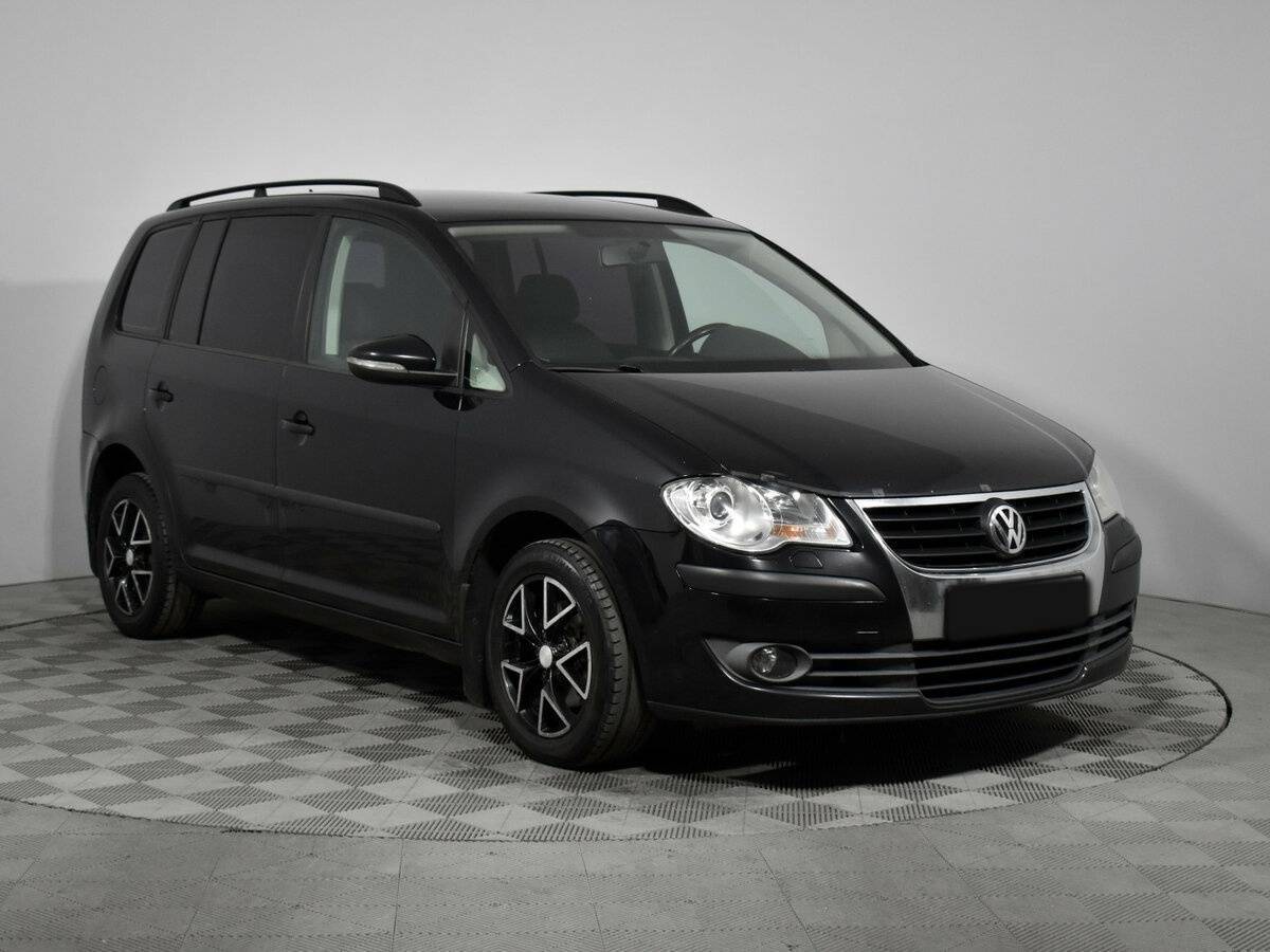 Volkswagen Touran с пробегом — 2010 год. Фото: #2