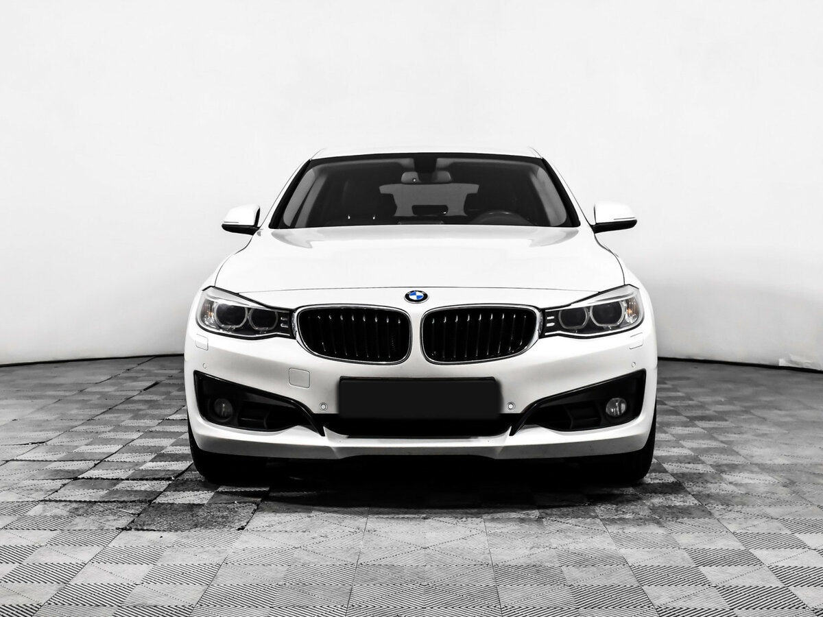BMW 3 серии с пробегом — 2015 год. Фото: #1