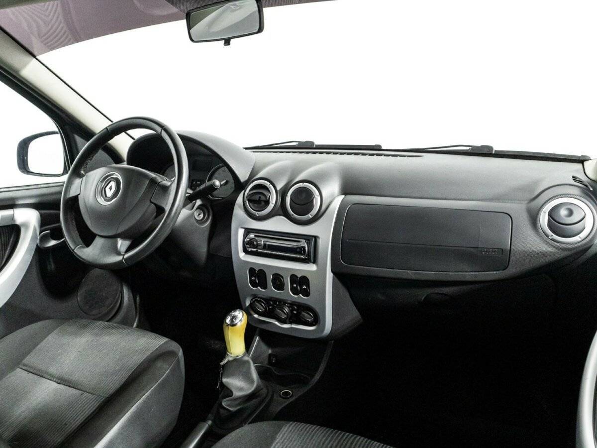 Renault Logan с пробегом — 2012 год. Фото: #8