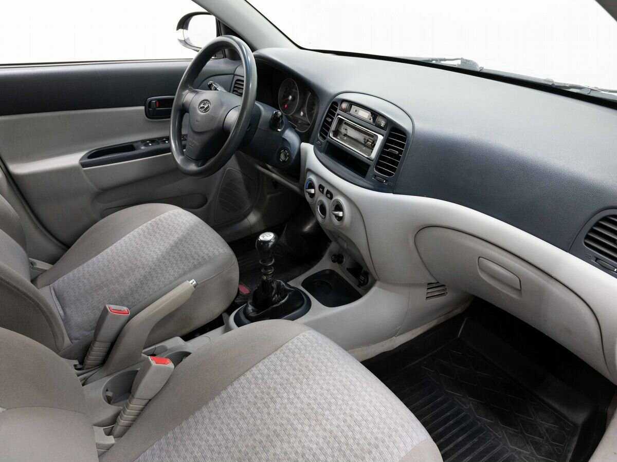 Hyundai Verna с пробегом — 2006 год. Фото: #10