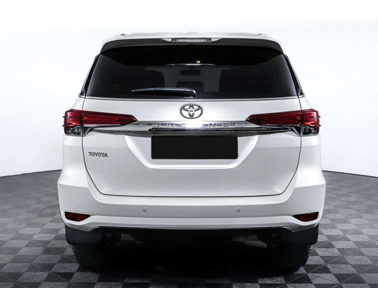 Toyota Fortuner с пробегом — 2017 год. Фото: #5