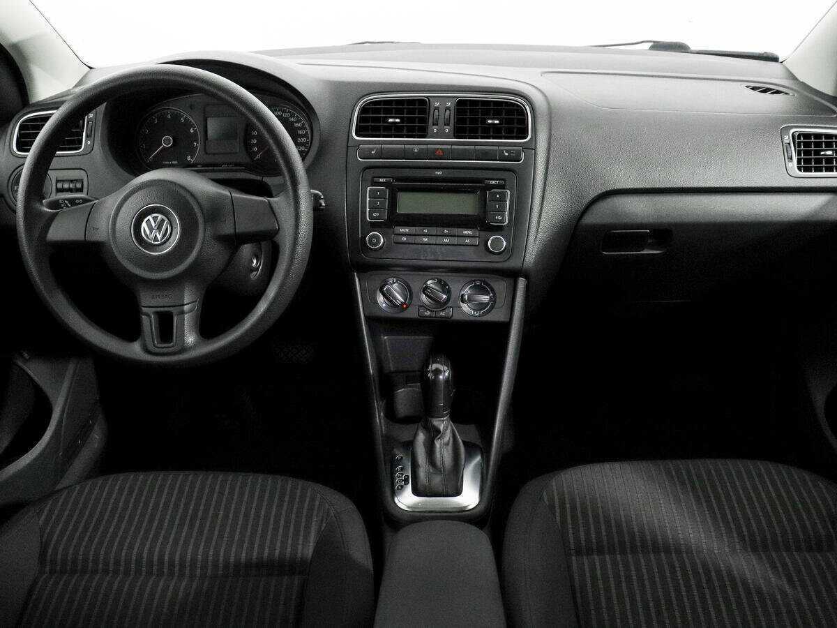 Volkswagen Polo с пробегом — 2010 год. Фото: #11