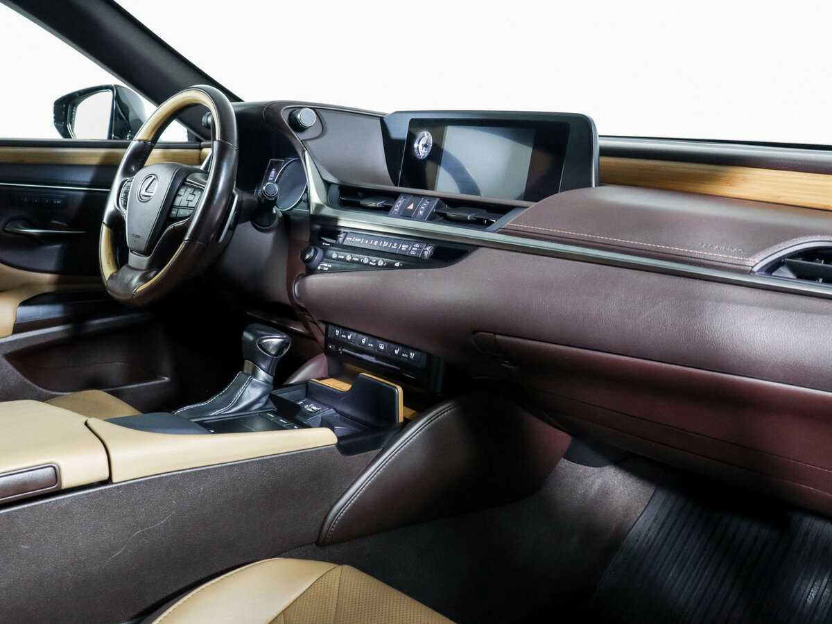 Lexus ES с пробегом — 2019 год. Фото: #6