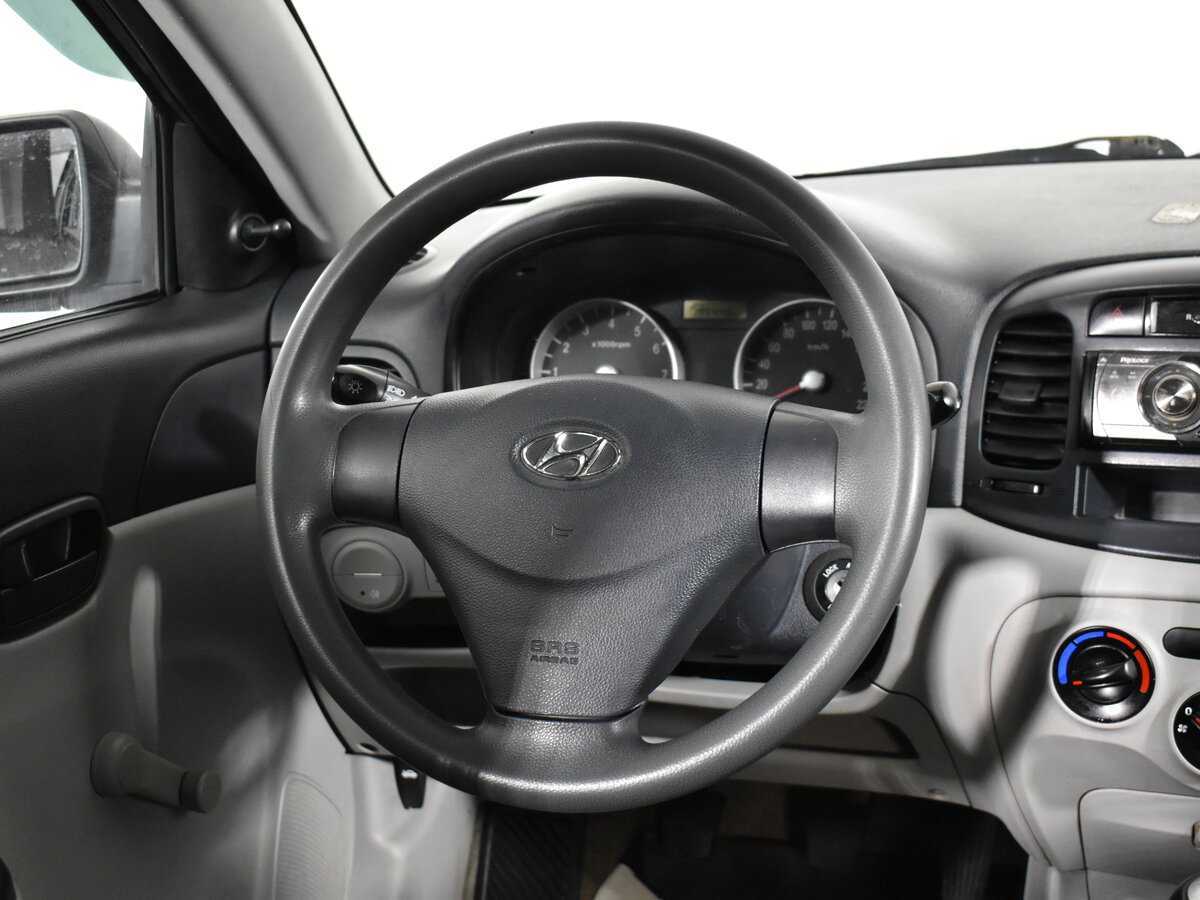Hyundai Verna с пробегом — 2007 год. Фото: #8