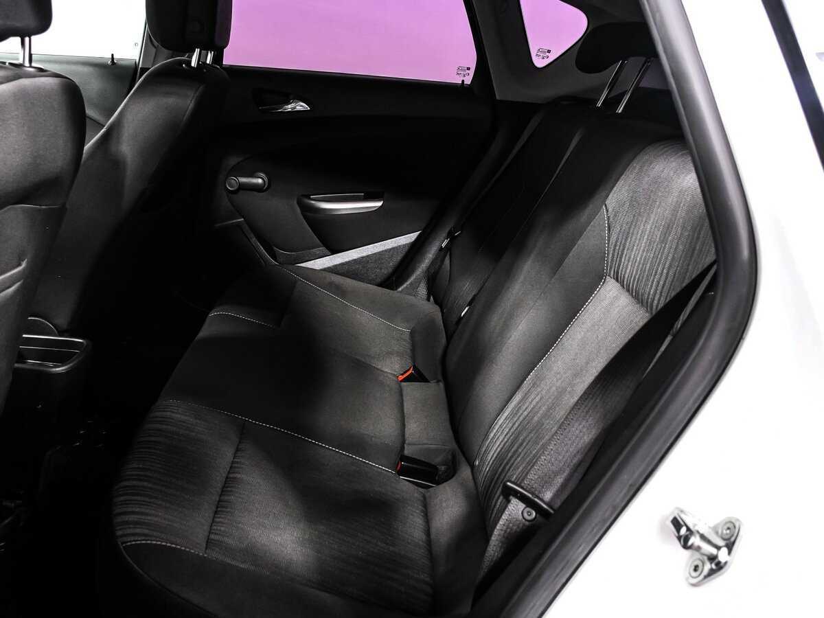 Opel Astra с пробегом — 2011 год. Фото: #12