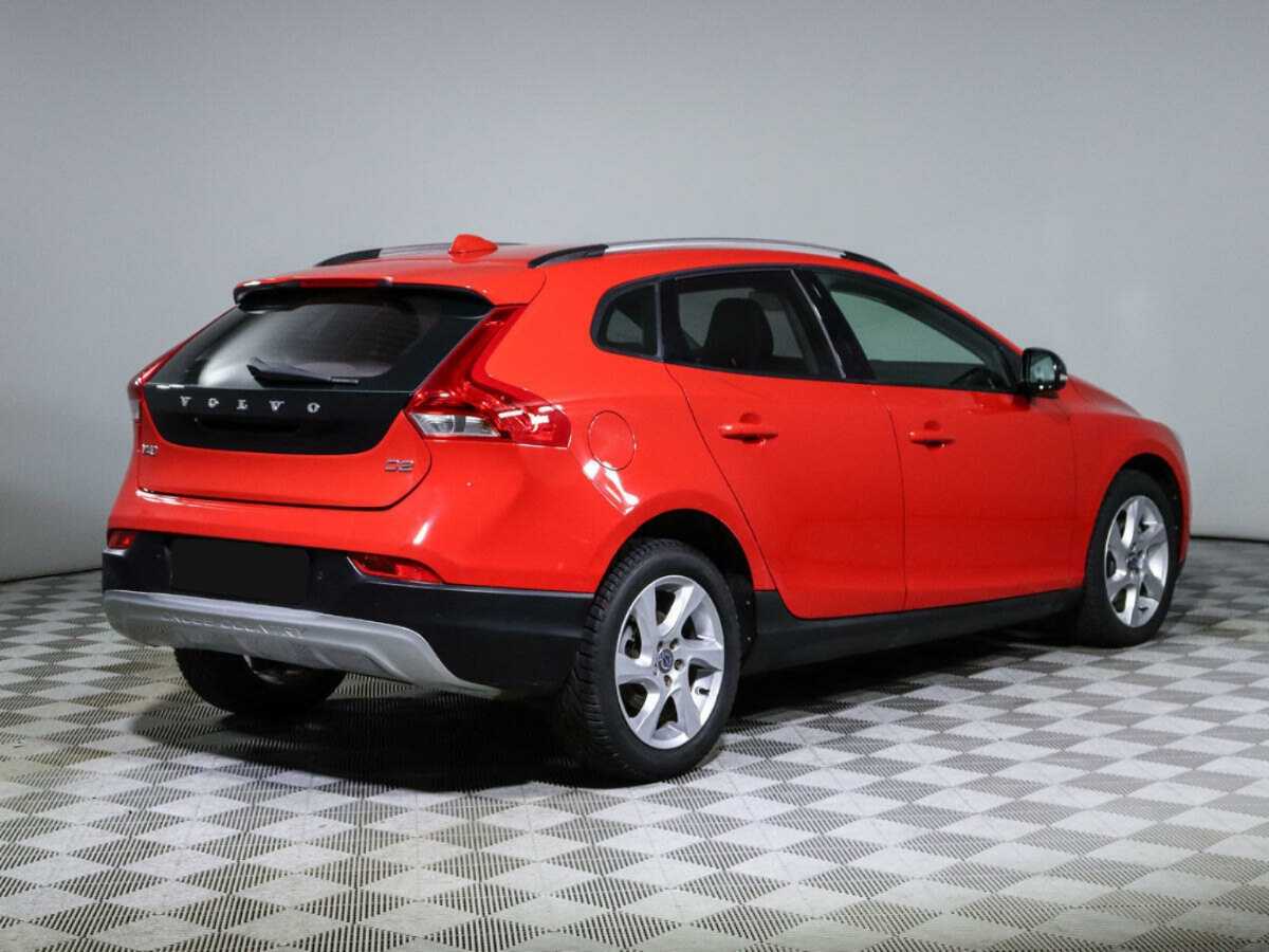 Volvo V40 Cross Country с пробегом — 2014 год. Фото: #2