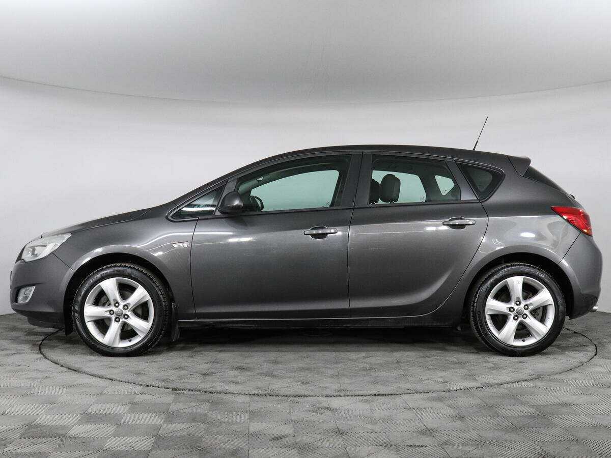 Opel Astra с пробегом — 2011 год. Фото: #7
