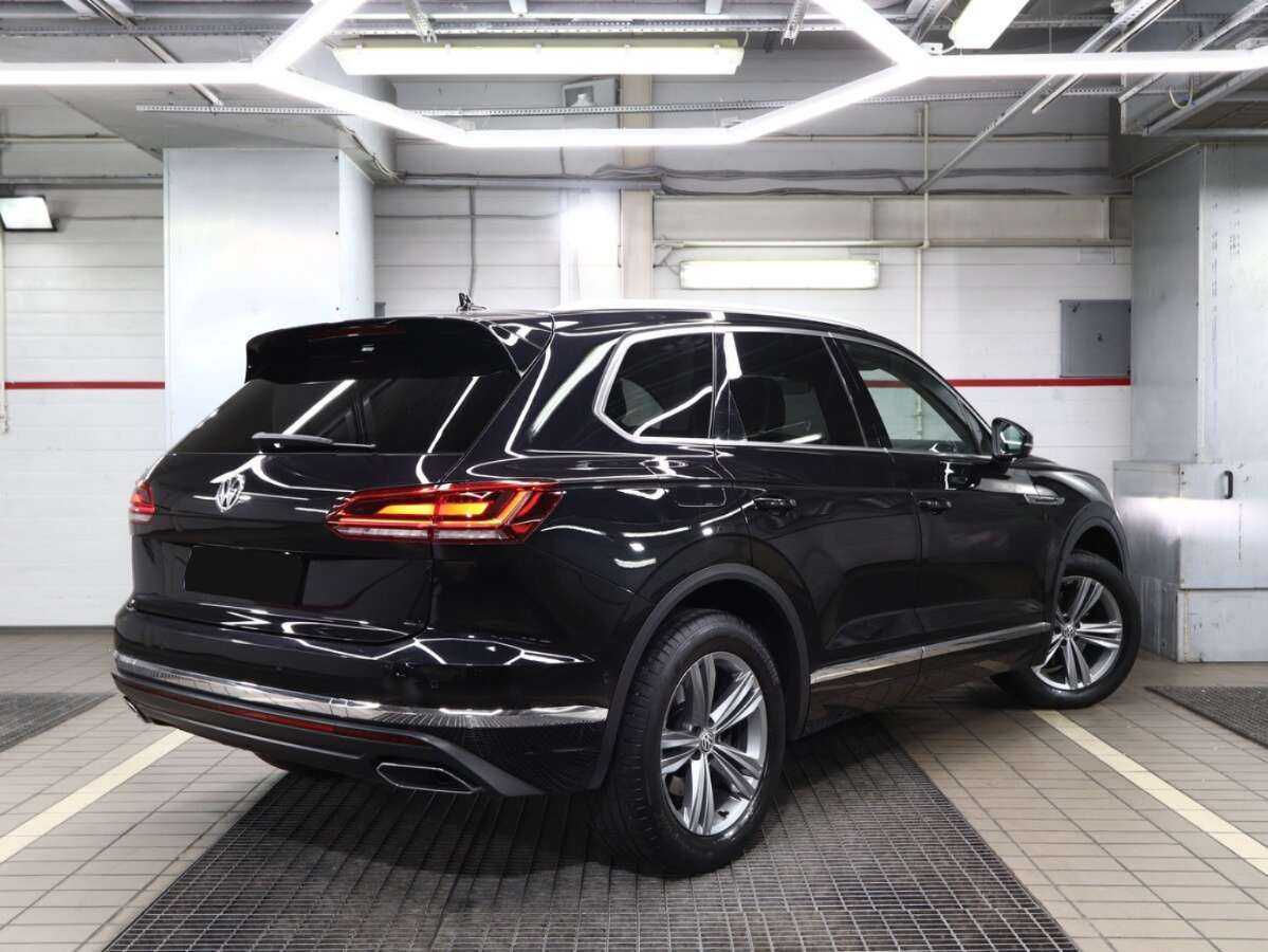 Volkswagen Touareg с пробегом — 2018 год. Фото: #1