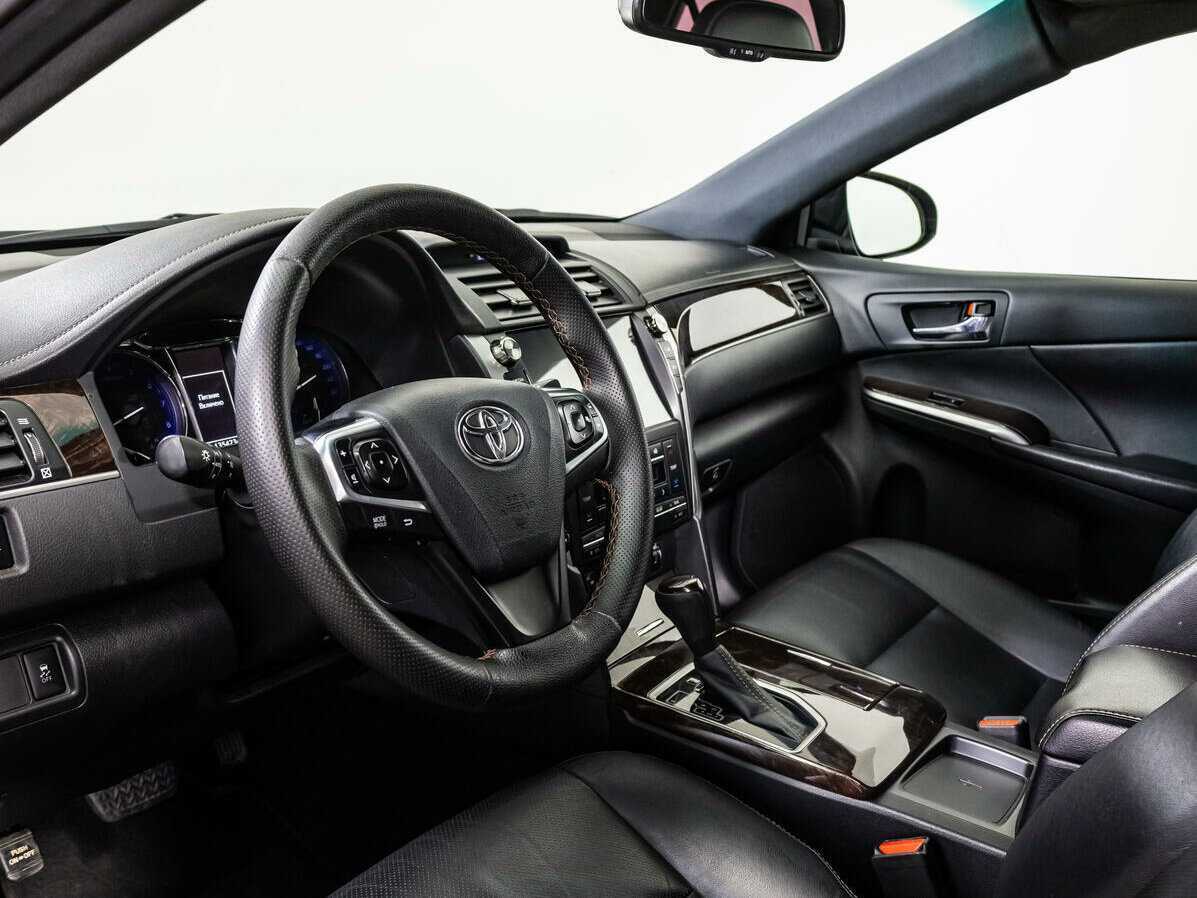 Toyota Camry с пробегом — 2017 год. Фото: #10