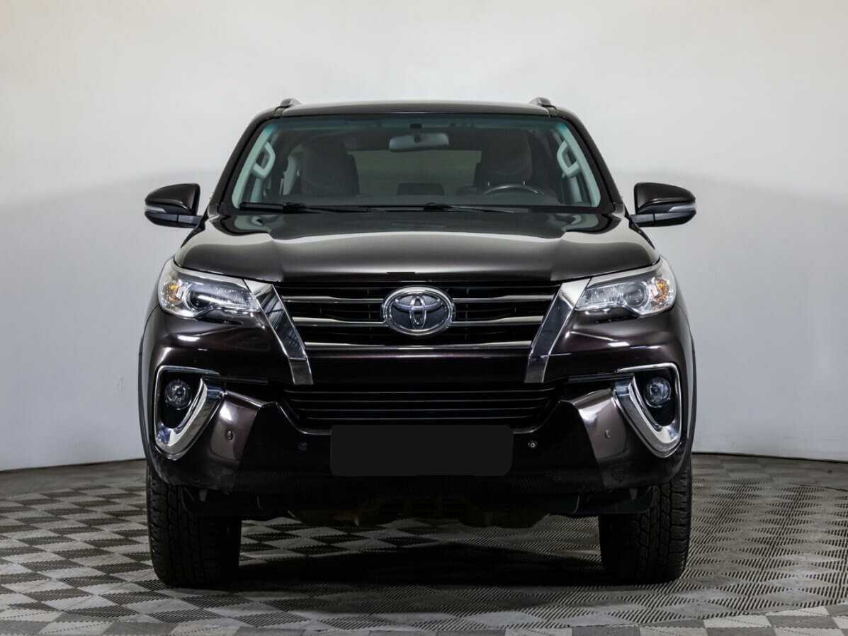 Toyota Fortuner с пробегом — 2018 год. Фото: #1