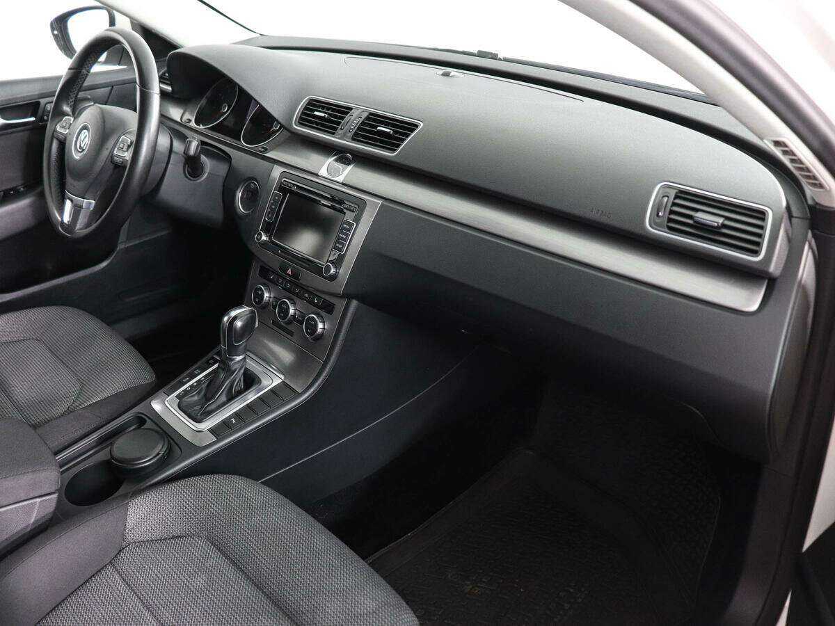 Volkswagen Passat с пробегом — 2013 год. Фото: #9