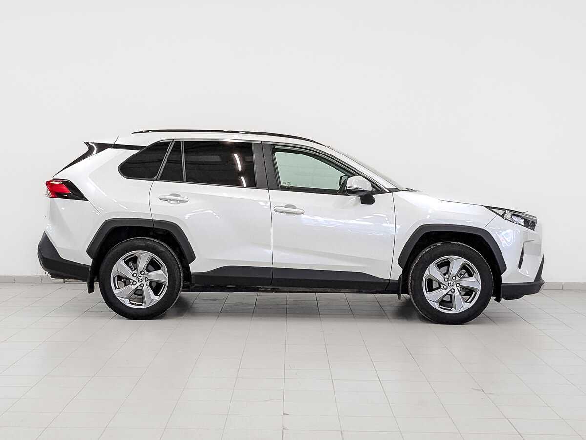 Toyota RAV4 с пробегом — 2022 год. Фото: #3
