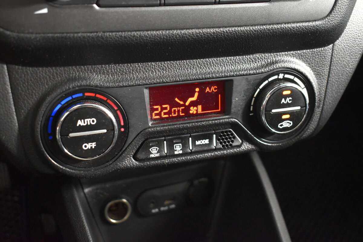 Kia Rio с пробегом — 2013 год. Фото: #13