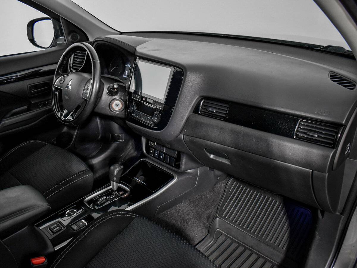 Mitsubishi Outlander с пробегом — 2018 год. Фото: #8