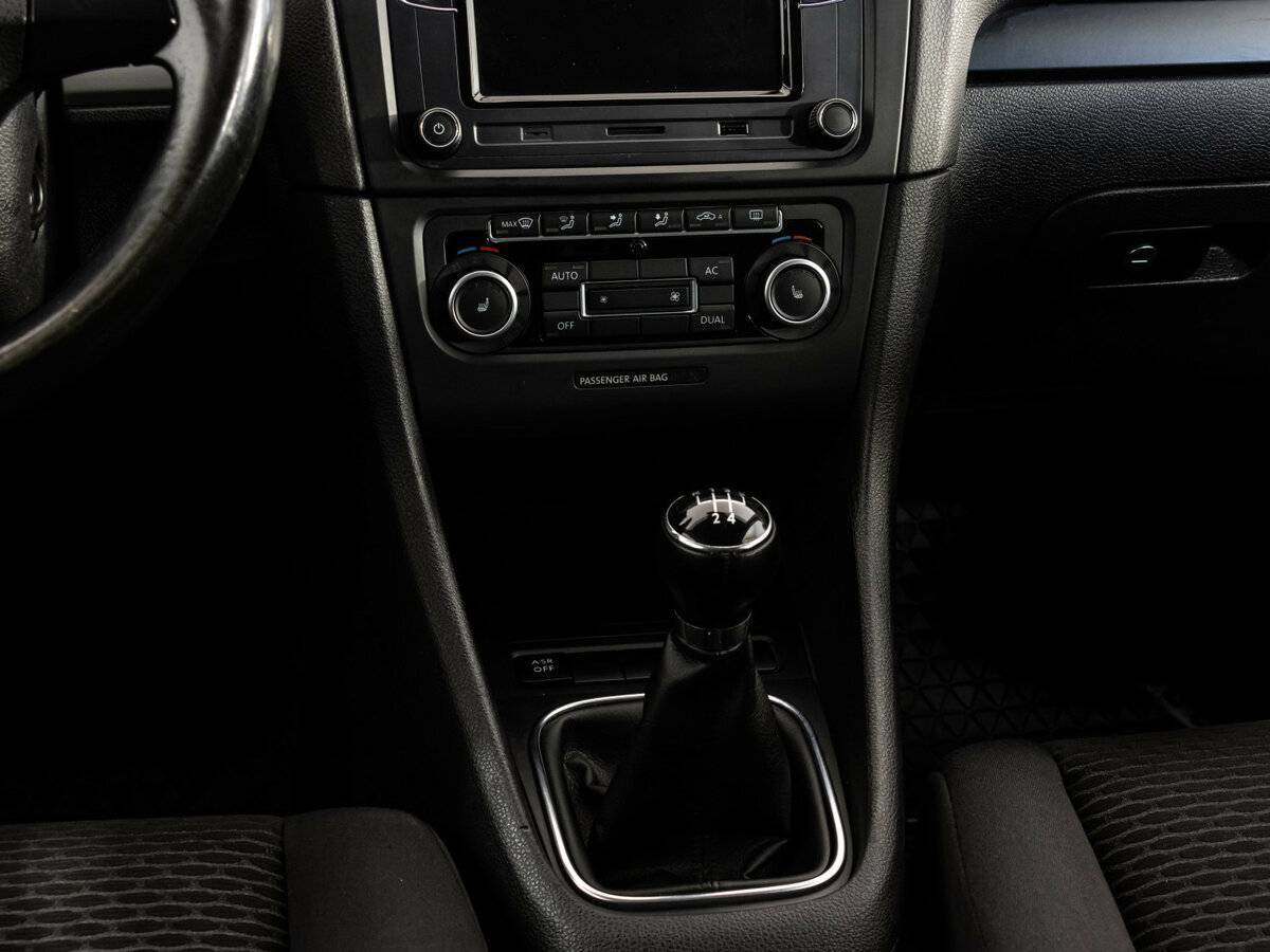 Volkswagen Golf с пробегом — 2009 год. Фото: #9