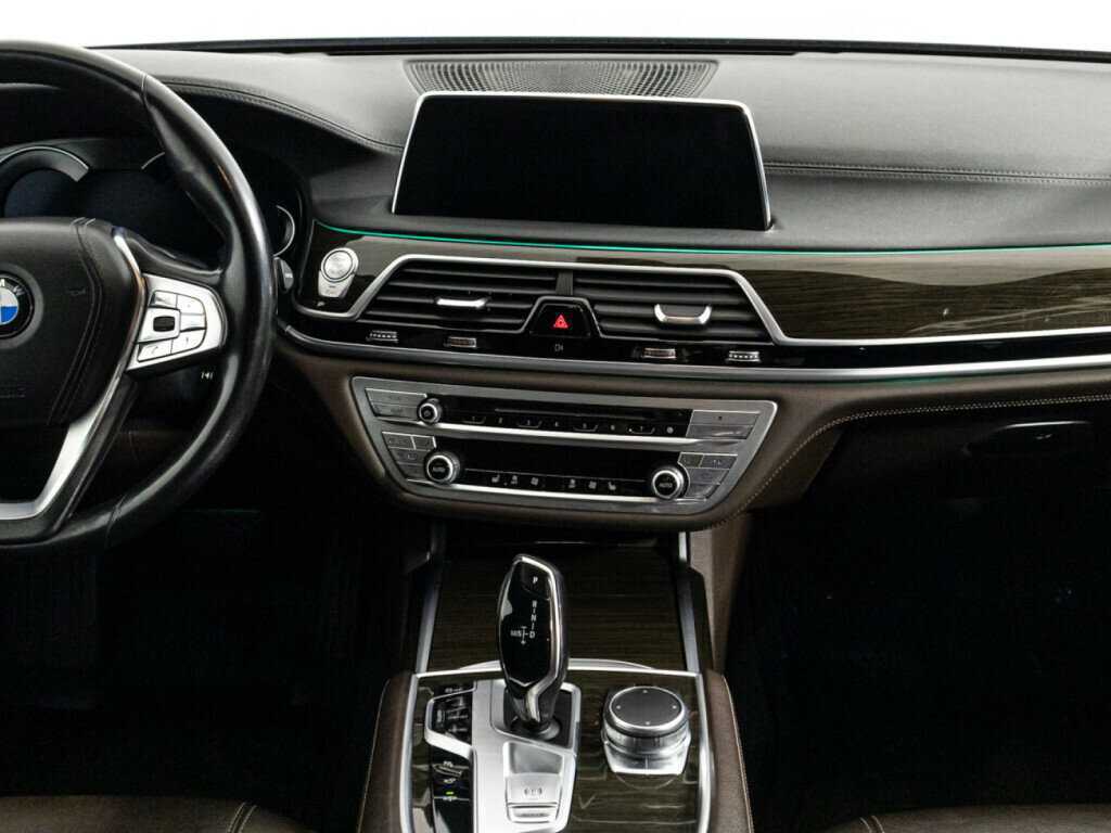 BMW 7 серии с пробегом — 2016 год. Фото: #11