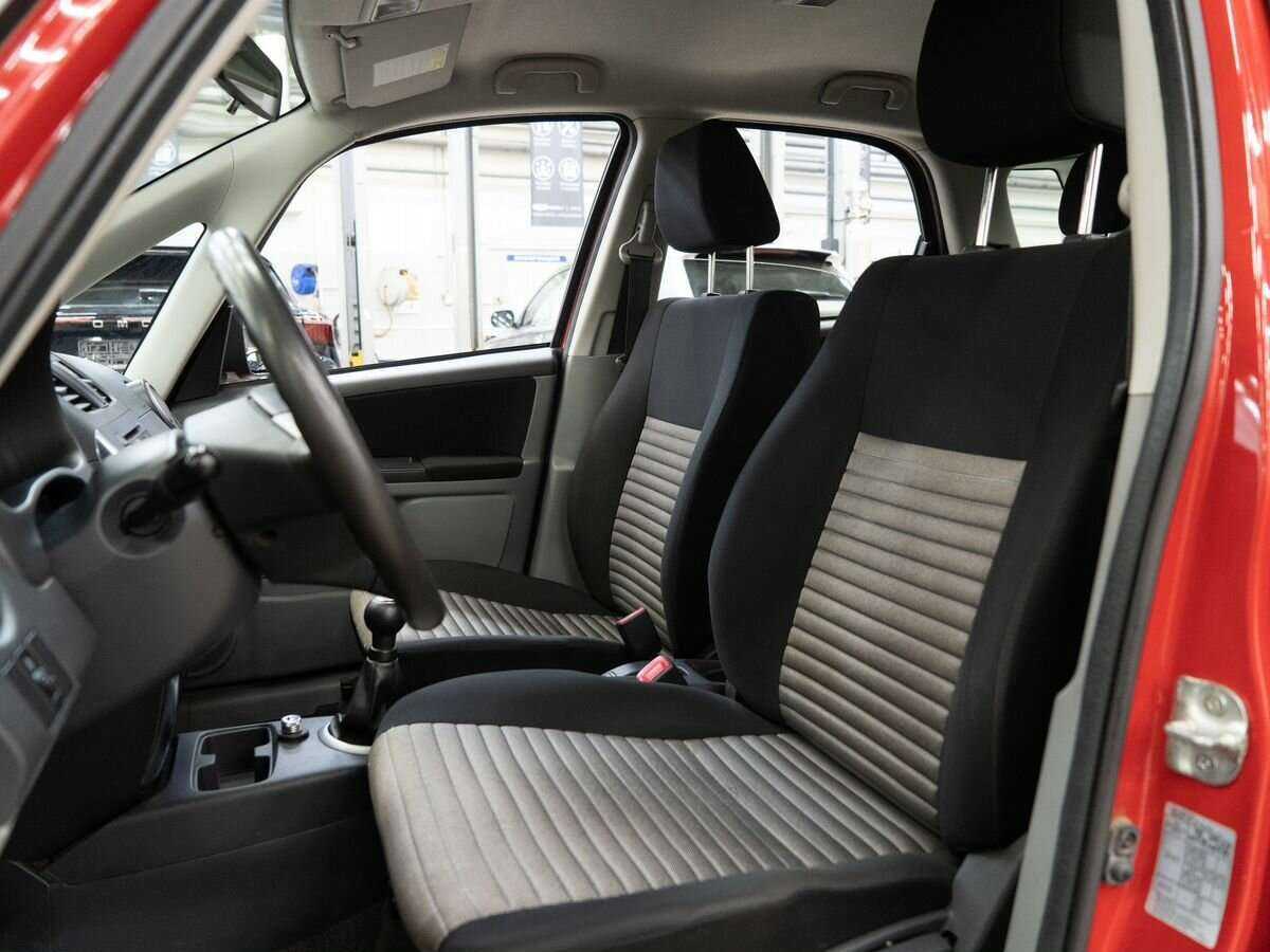Suzuki SX4 с пробегом — 2010 год. Фото: #5