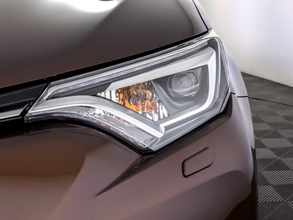 Toyota RAV4 с пробегом — 2017 год. Фото: #16