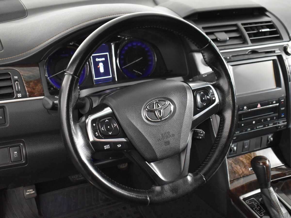 Toyota Camry с пробегом — 2017 год. Фото: #10