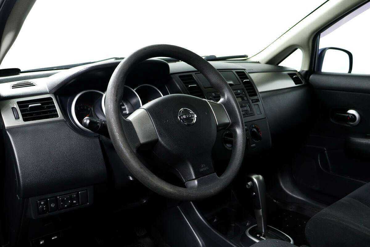 Nissan Tiida с пробегом — 2010 год. Фото: #12