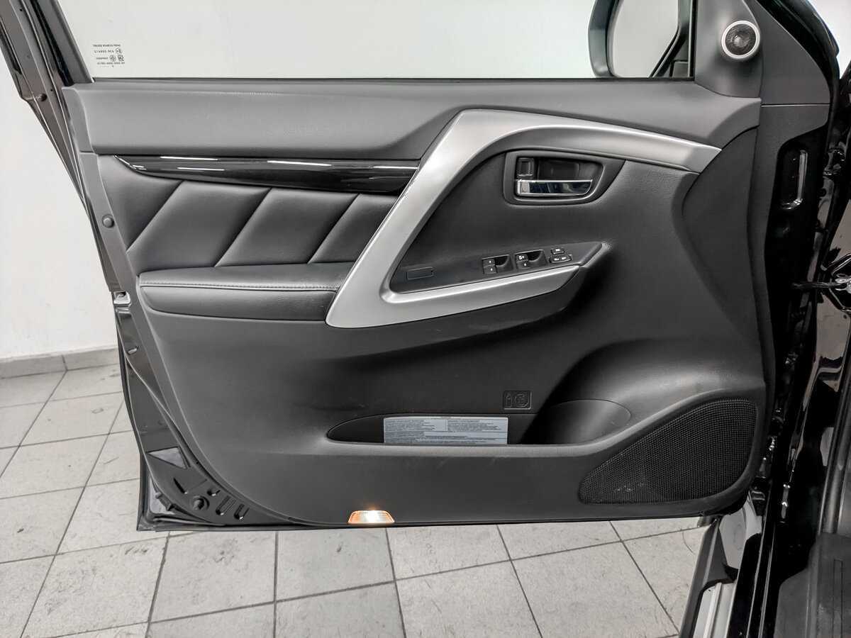 Mitsubishi Pajero Sport с пробегом — 2019 год. Фото: #16