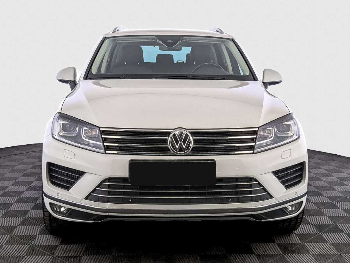 Volkswagen Touareg с пробегом — 2017 год. Фото: #1