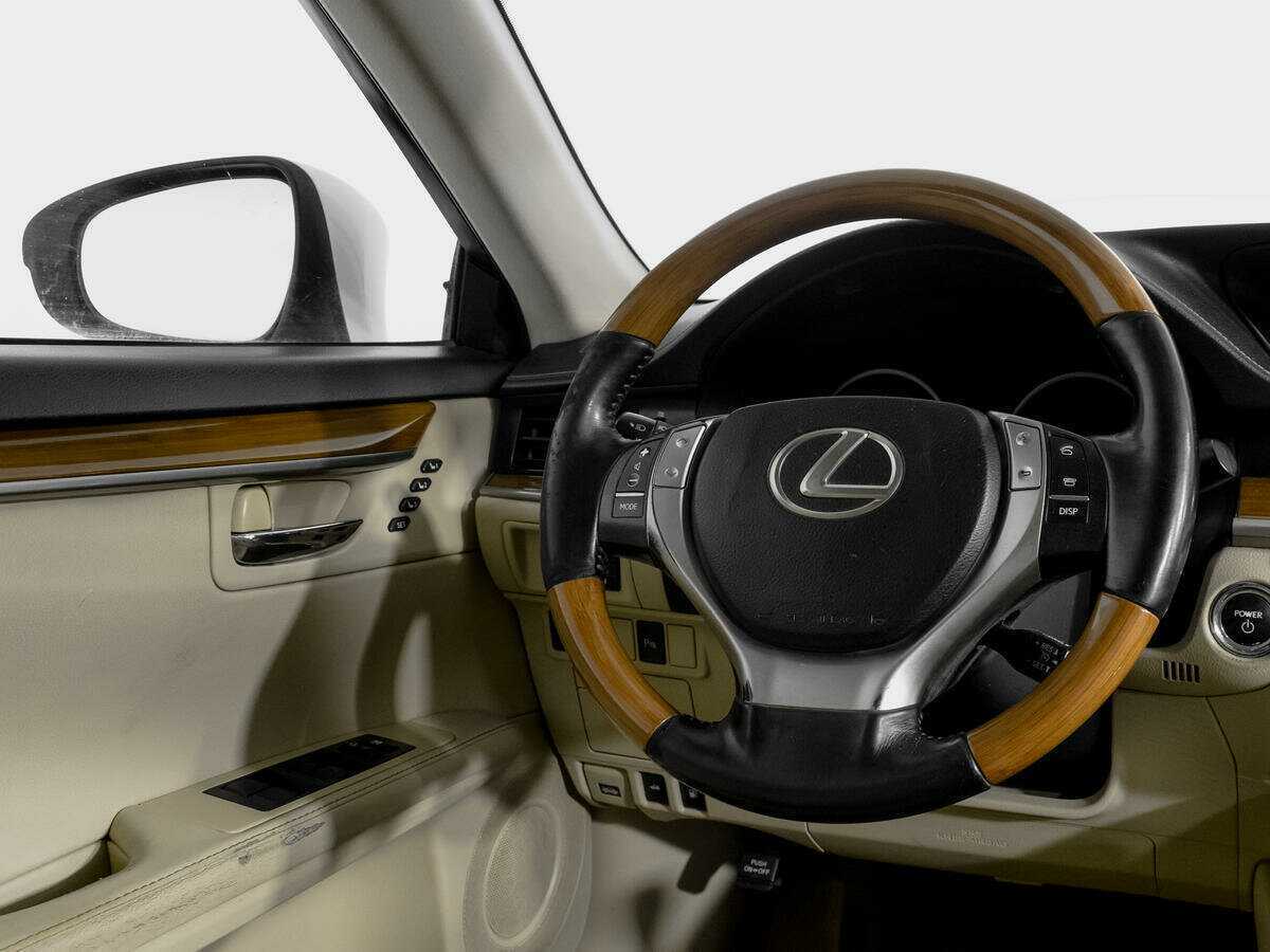 Lexus ES с пробегом — 2013 год. Фото: #14