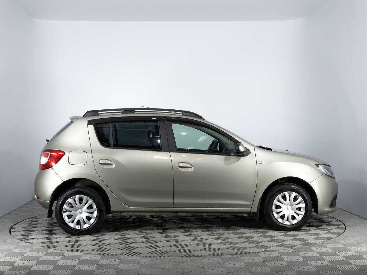 Renault Sandero с пробегом — 2015 год. Фото: #3