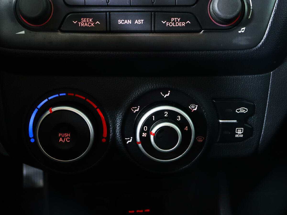 Kia Rio с пробегом — 2011 год. Фото: #15