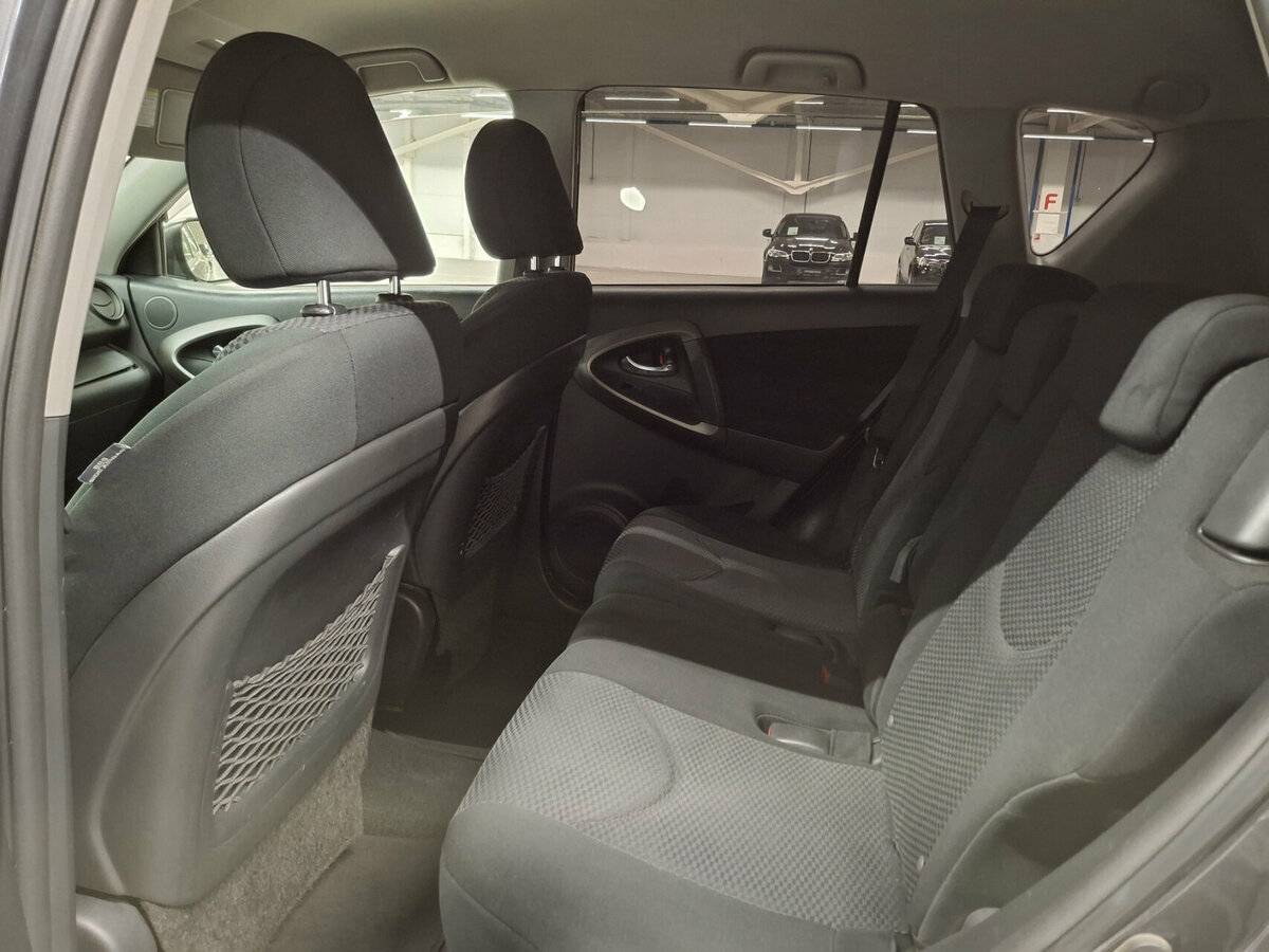 Toyota RAV4 с пробегом — 2011 год. Фото: #11